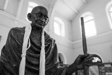 Mahatma Gandi: Bog ne zahteva čitanje molitvi, obrezivanje i verovanje da se svet zasniva na patnji