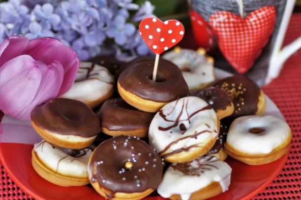 (RECEPT) Mini krofne, maksimalno uživanje: Čarolija ukusa za koju su vam potrebna SAMO DVA SASTOJKA!