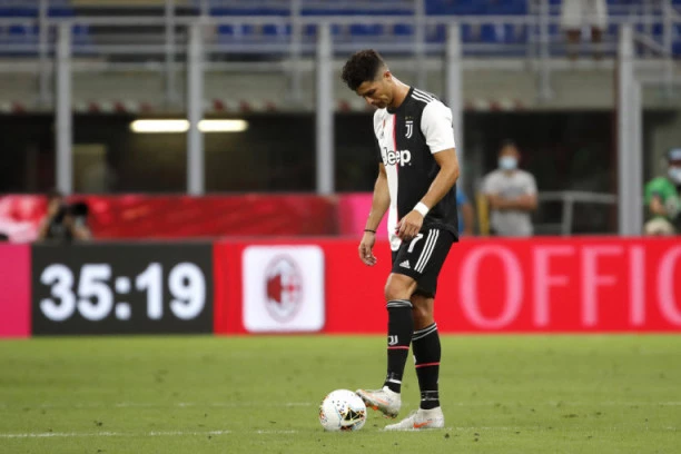 (FOTO) BURA U TORINU: Ronaldova sestra žestoko udarila na fudbalere Juventusa!