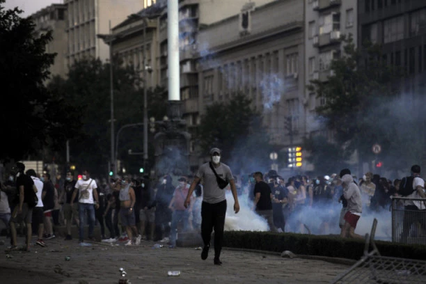 ŠEŠELJEVA IZJAVA PRODRMALA SRBIJU: Lider radikala detaljno analizirao demonstracije u prestonici!