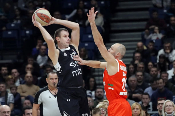 (FOTO) KATASTROFA ZA GROBARE: NBA centar umesto u Partizanu ZAVRŠIO u Cedeviti!