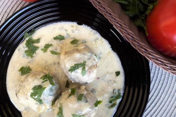 (RECEPT) Sočno i mekano: Ćufte u belom sosu kakve niste dosad probali!