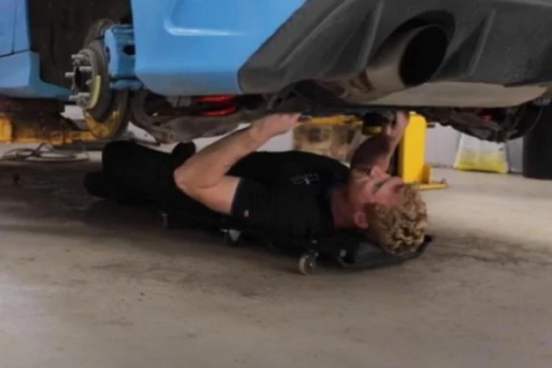 (VIDEO) PRINC HARI ISPOD TOČKOVA?! Vaše visočanstvo, može jedan servis?