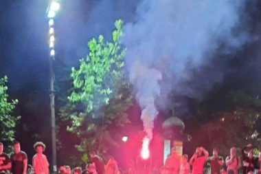 Zapaljene baklje, haos u najavi! Huligani ne mogu bez divljanja!