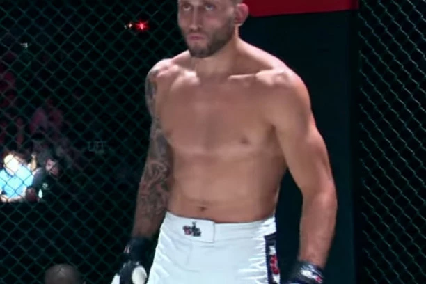 Ovo je MMA borac na koga je pucano u Odžacima: Vatra otvorena dok su ispred kafićia bile žene i deca