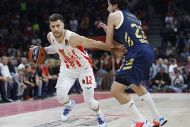 ODAKLE VAM LOVA? Sjajni bek moćnom PROZIVKOM izazvao BURU na Tviteru!