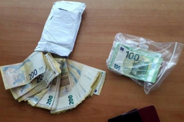 Turčin sa brdo para pokušao da pređe Gradinu, ali su srpski carinici ubrzo pronašli mesto gde je krio evre