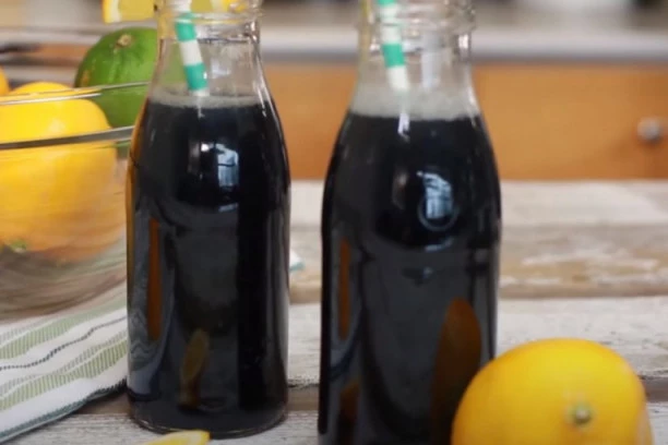 SMANJUJE NADUTOST I TOPI MASNE NASLAGE! Crna LIMUNADA je odlična za ZDRAVLJE I VITKU LINIJU - evo kako se PRAVI!