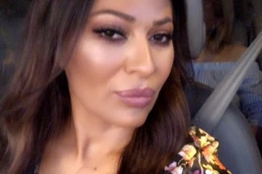 Ceca uživa na Kipru: Folk diva objavila fotku sa jahte, a svi gledaju u vitku liniju njene sestre Lidije - OVO JE NEVEROVATNO!