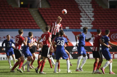 PLAVCI SE PREBIJENI VRAĆAJU U LONDON: Moćni Šefild pregazio Čelsi!