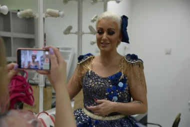 (FOTO) TUGA! OPROSTILA SE SA PUBLIKOM POTRESNOM PORUKOM! Dušica Jakovljević se povlači sa malih ekrana!