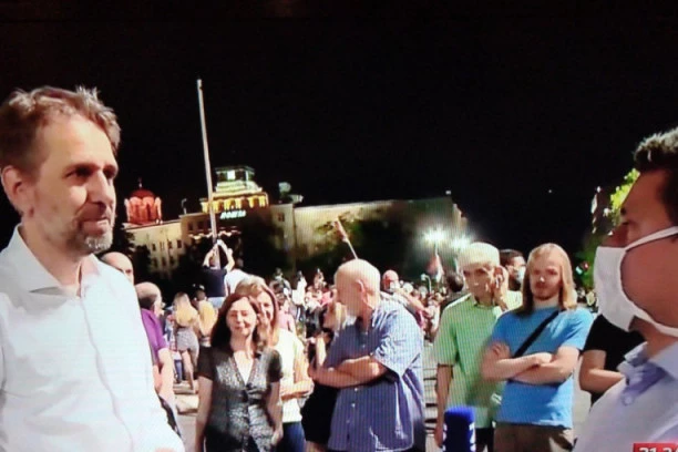 RADULOVE NEBULOZE SA PROTESTA: Vučić cvili kod Makorna i Merkelove da mu priznaju "lažne" izbore"