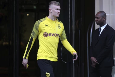 (VIDEO) SKANDAL: Holanda izbacili iz noćnog kluba, teturao se i napao obezbeđenje!