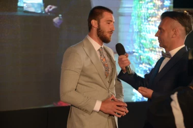 (FOTO) TEK ŠTO JE IZAŠAO IZ ZADRUGE MENSUR SE OGLASIO TUŽNIM REČIMA! Mina je u pitanju, fanovi u ŠOKU!