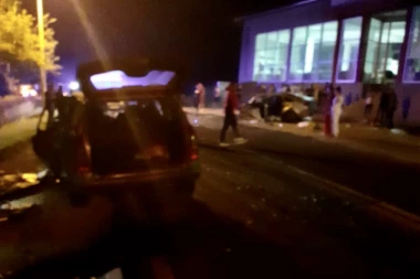 (FOTO) NOVI DETALJI NESREĆE U NOVOM PAZARU: Troje poginulo, jedan na aparatima