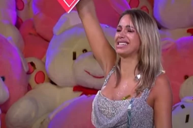 (FOTO) SA OVIM DEČKOM JE PROVELA NOĆ: Evo pored koga se Iva probudila jutro nakon pobede u Zadruzi!