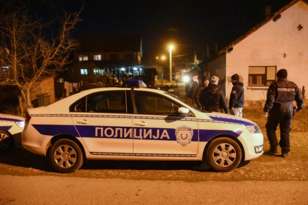 OJADILI BEOGRADSKE TRAFIKE ZA DVA I PO MILIONA DINARA: Policija uhapsila osumnjičene za DEVET teških krađa!