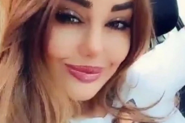 (HOT FOTO) PRIZOR IZ VLAŽNIH SNOVA! Saberite se i udahite duboko: ANA KORAĆ SE SKINULA I POKAZALA SVE - OBA POLA NA APARATIMA!
