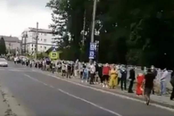 (VIDEO) Ne vidi se kraj! Neverovatno dugačak red ispred "Torlaka"