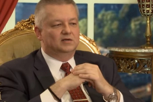 Klintonove demokrate uz podršku Nemačke spremile rezoluciju o Srebrenici! Kesić: Srbi iz Amerike pišu kontrarezoluciju!