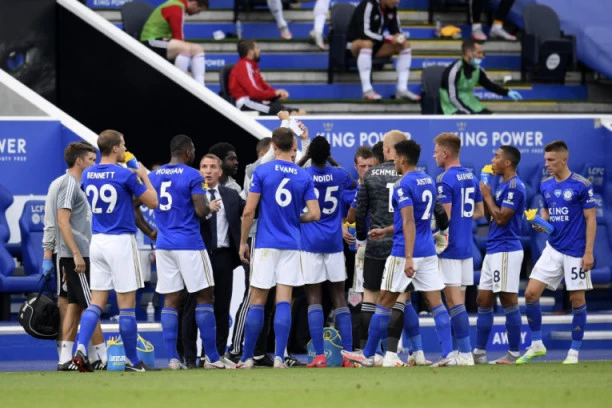 Lester korača ka Ligi šampiona, Volkot rasplakao Vilu