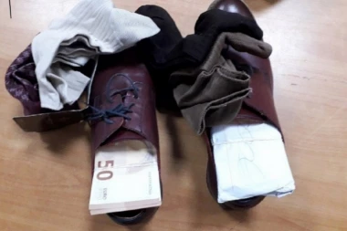 (FOTO) Prjavili 10.000 EVRA, a u cipelama još 18.000: Krupan plen carinika na Gradini