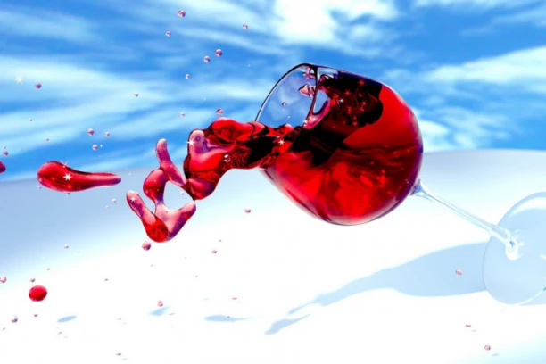 ISFLEKALI STE ODEĆU ILI STOLNJAK VINOM? Ne paničite, ovi trikovi će vam pomoći da se rešite mrlja