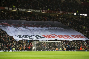 PREMIJER LIGA SA PUBLIKOM: Boris Džonson OTKRIO kada se navijači vraćaju na stadion!