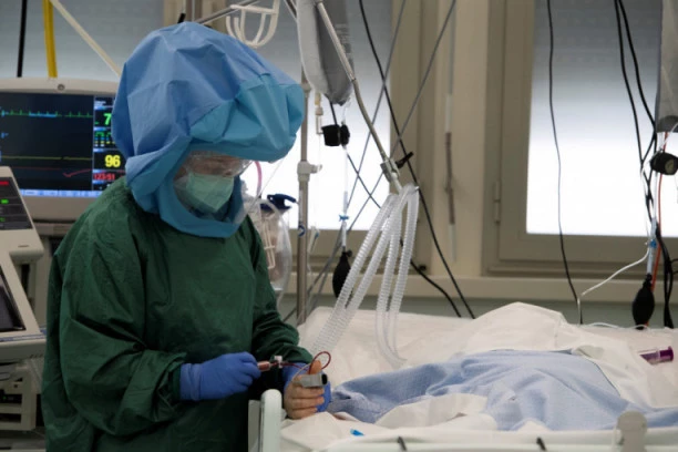 DEČAK (8) IZ VLADIČINOG HANA NA RESPIRATORU ZBOG KORONE! Teška borba za život i tek rođene bebe u Kragujevcu!