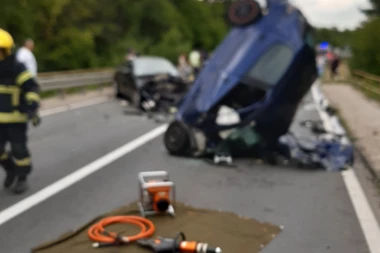 STRAVIČNA saobraćajka u Sokobanji: Prešao u suprotnu traku i direktno se zakucao u automobil, stradao na licu mesta