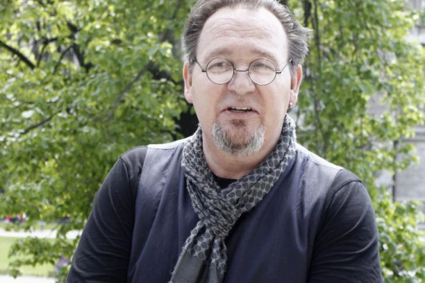 "JURIO SAM ŽENSKE I MAŠTAO O KARIJERI ROK ZVEZDE": Bane Vidaković otkrio detalje iz života, pa najavio NOVE "KURSADŽIJE"