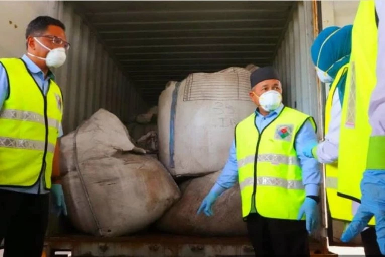 NEBULOZNO - Kontejneri sa teškim metalima i otpadom iz RUMUNIJE pronađeni u MALEZIJI