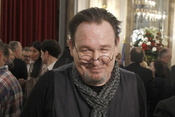 Bane fejzbuči iz zatvora? Ili je nekome dao šifru, ili je hakovan...