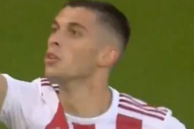 (VIDEO) BIO JE NA KORAK OD ZVEZDE: Srbin majstorijom NAMAGARČIO rivala, pa SPOLJNOM zatresao mrežuu derbiju!