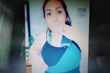 (VIDEO) KOJA CARICA! Bez reči održala lekciju o pravilnom nošenju maske: To je kao sa grudnjakom, ne "radi posao" ako se ne namesti kako treba!