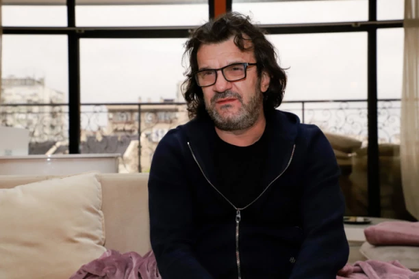 Lukas za mezimicu iskeširao nekoliko HIDALJA EVRA! Folker i Sonja ćerku RASPLAKALI skupocenim poklonom! (FOTO)