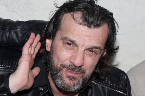 IMA SE, MOŽE SE: Lukas rešio da odreši kesu, daje 135.000 dinara za STATISTU - evo koji bizarni uslov mora da ispuni momak u folkerovoj seriji!