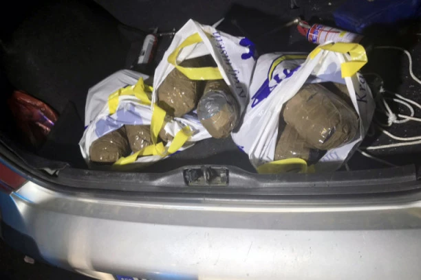 ZAPLENA NARKOTIKA! Na auto-putu Miloš Veliki uhvaćeni dileri sa brdo plena