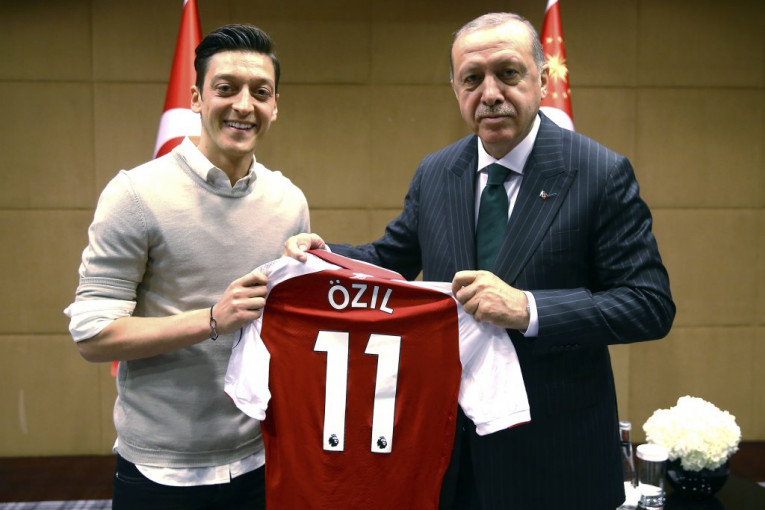Edroganovo čedo dovelo Ozila: Mesut otišao u klub koji podržava njegov kum, predsednik Turske!
