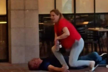 (VIDEO, FOTO) HOROR SCENA! Žena Saše Spasića jauče pored beživotnog tela, prolaznici u šoku