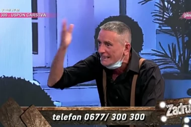 (VIDEO) DOK SVI SPAVAJU, EVO ŠTA RADI LEPI MIĆA - Zapanjićete se!