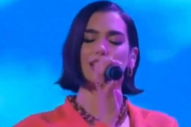 (VIDEO) ISPLIVALI SNIMCI NA KOJIMA DUA LIPA PEVA SRPSKE PESME: Posle nacionalističkih ispada čuje se VIDOVDAN!