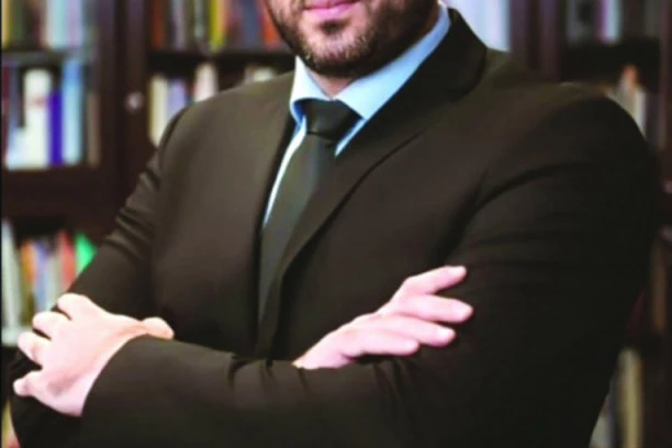 KRIMI-MANEKENKA UCENJIVALA KOLEGINICE: Dolijala prijateljica Vukašina Erića, prevaranta iz EPS