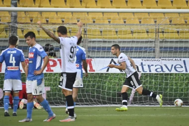 Tri penala, tri gola i poraz Napolija u Parmi!