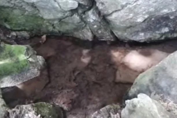 ČUDOTVORNA "GOVOR VODA" IZLEČILA JE MNOGE: Osveštali su je monasi u 15. veku, a u njenoj blizini nalaze se pećine sa NEVEROVATNOM istorijom!