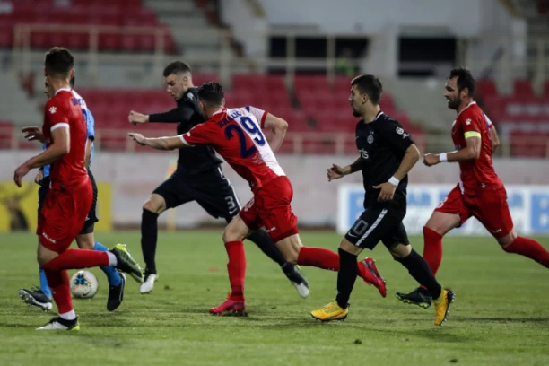 NOŽ U LEĐA NOVOSADSKOJ "STAROJ DAMI": Lalatović POTPISAO za Partizan!