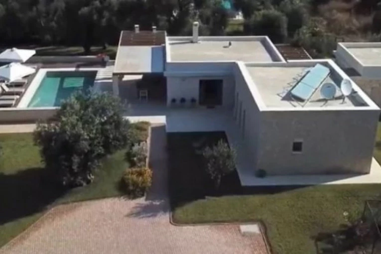 (FOTO) Ovo je luksuzna vila ispred koje su ubijeni Kožar i Hadžić: Dan košta 1.000 evra