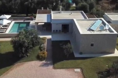 (FOTO) Ovo je luksuzna vila ispred koje su ubijeni Kožar i Hadžić: Dan košta 1.000 evra