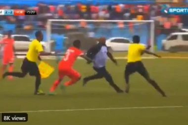 (VIDEO) POTPUNI HAOS NASRED UTAKMICE: Trener NOKAUTIRAO četvrtog sudiju, a onda pokušao glavnom da "ODŠRAFI GLAVU"