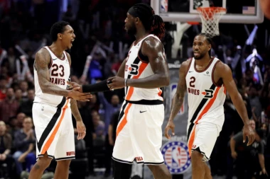 (FOTO) ZVEZDA LA KLIPERSA NA STUBU SRAMA: SAHRANIO dedu, pa otišao na STRIPTIZ